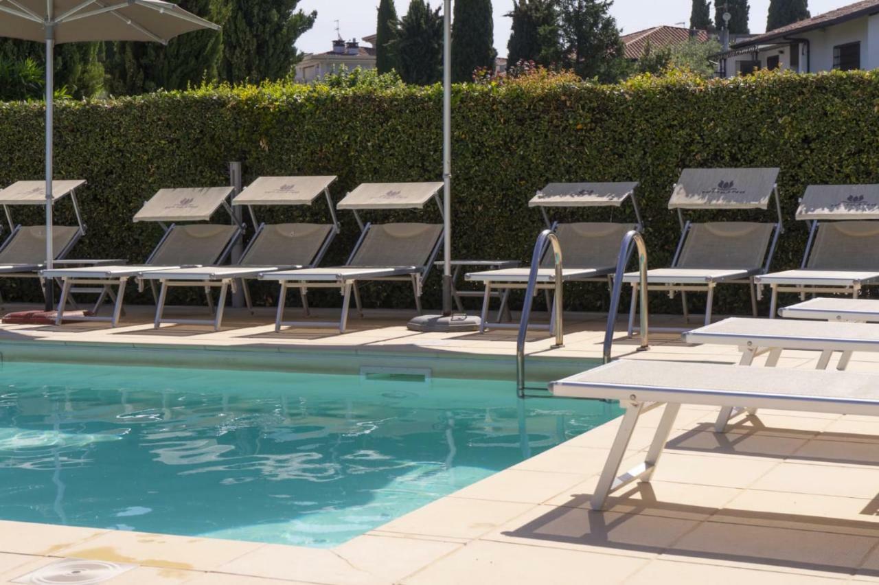 Appartamenti Residence Tulipano Sirmione Eksteriør billede