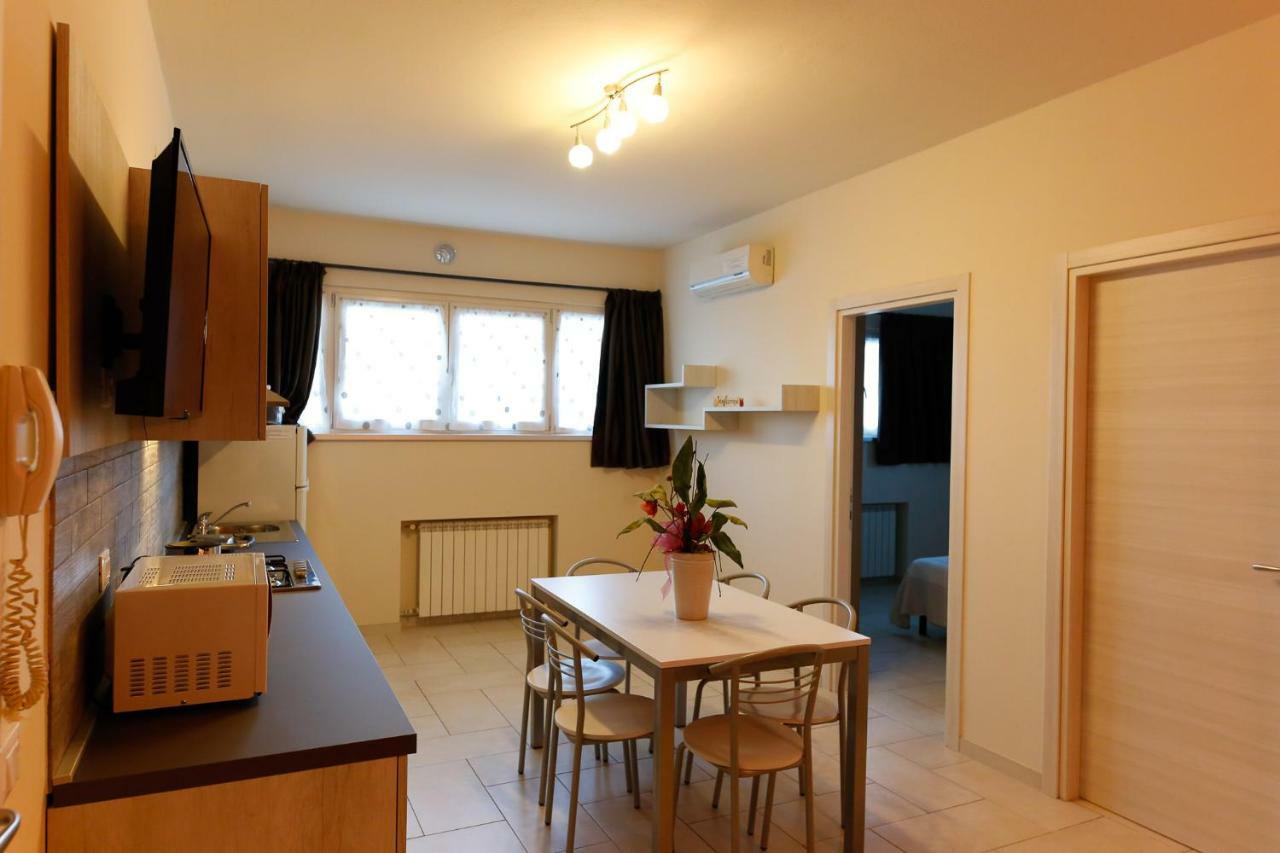 Appartamenti Residence Tulipano Sirmione Eksteriør billede